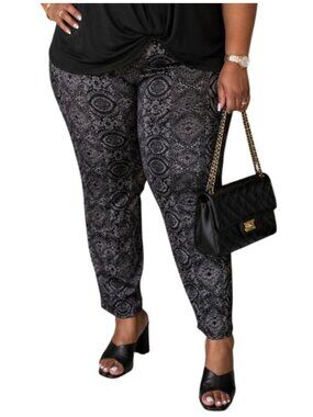 D.F.A. Plus Size 16 Capri Pants Black Gray Textured Paisley Stretch Comfort